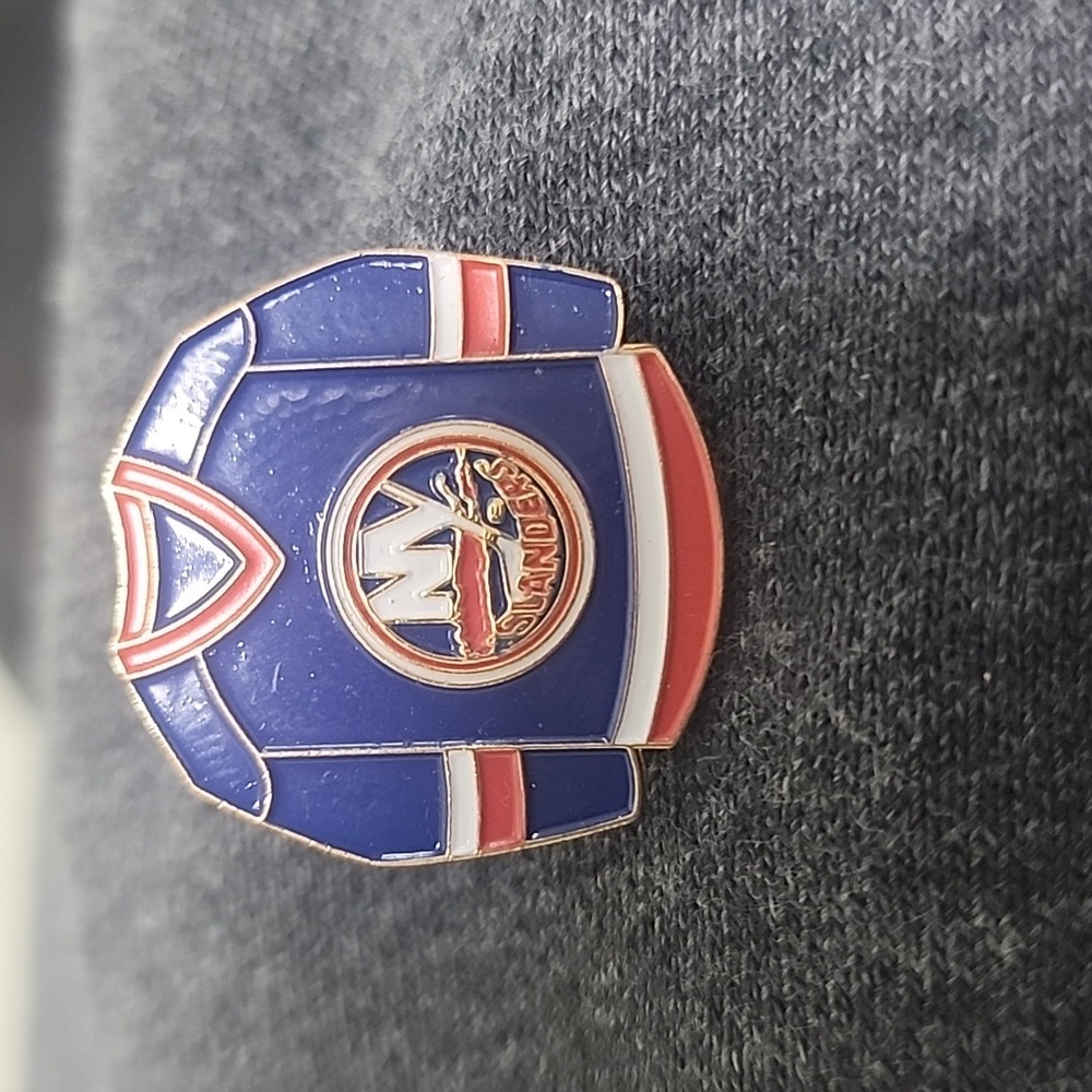 NY Islander retro jersey hockey pin